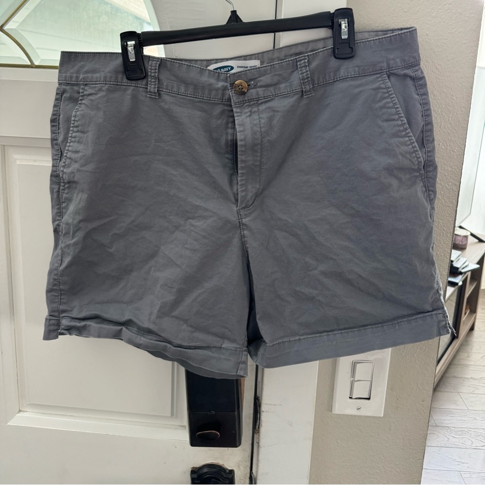 Old Navy Everyday short high rise size 16 grey